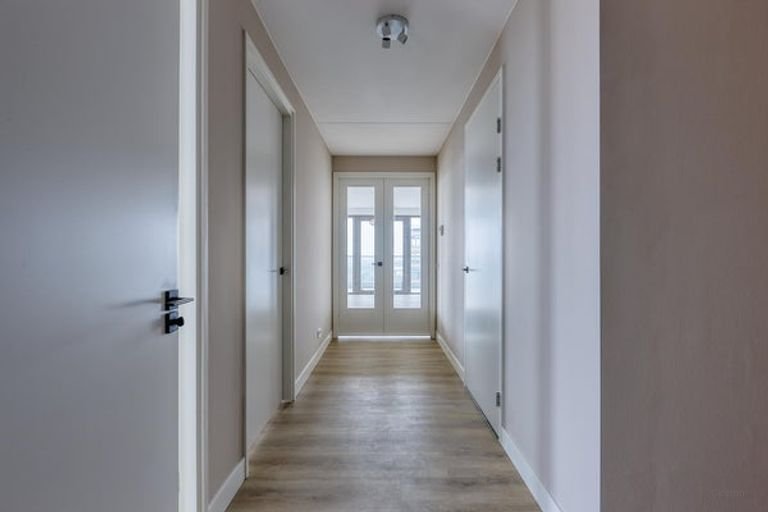 130 m2 apartment with sea view terrace - Image 4