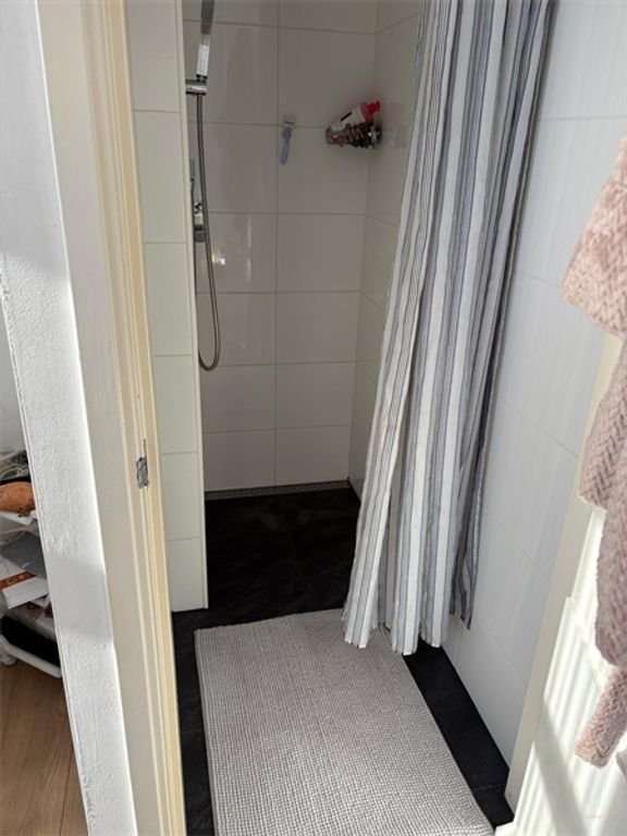 Furnished studio near city center - Image 4