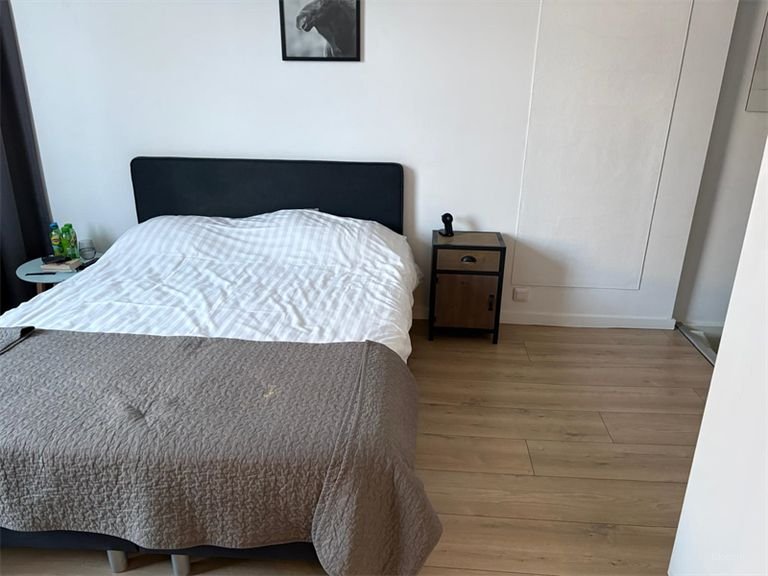 Furnished studio near city center - Image 6