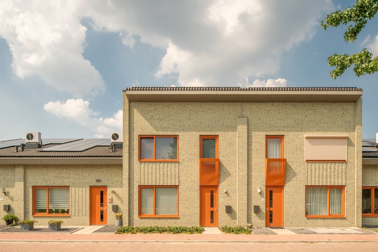 Energy-efficient rental home with garden - Image 1