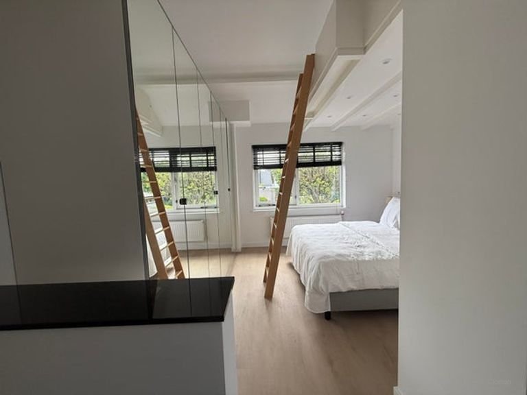 Huis met vlonderterras aan het water - Afbeelding 12