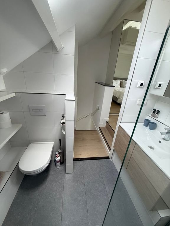 Huis met vlonderterras aan het water - Afbeelding 17