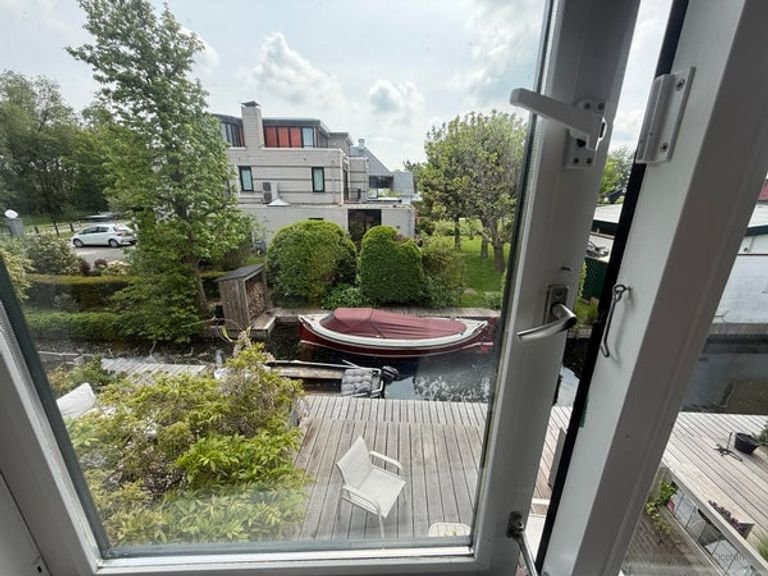 Huis met vlonderterras aan het water - Afbeelding 19