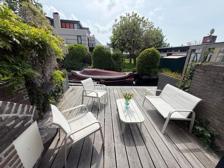 Huis met vlonderterras aan het water - Afbeelding 3