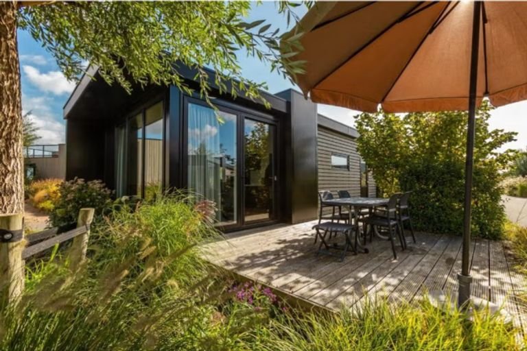 Gemeubileerde nieuwbouwwoning aan het water in Wanneperveen - Afbeelding 1