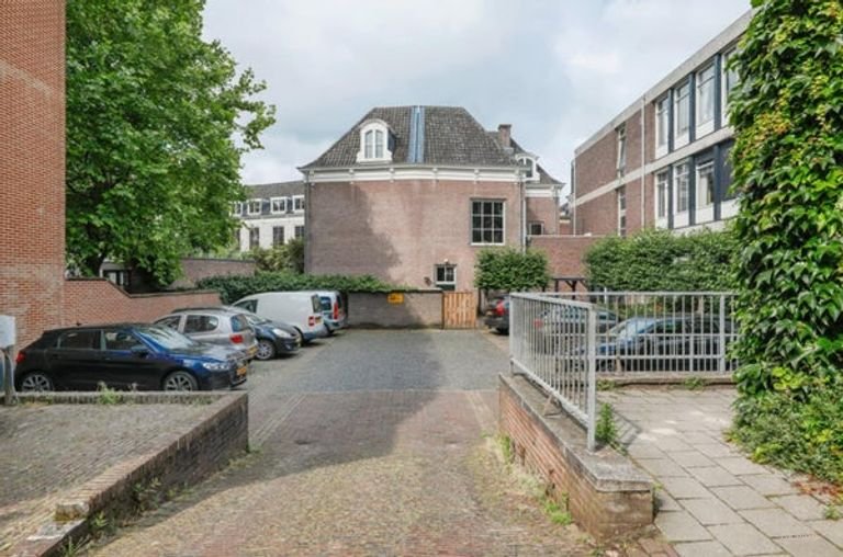 Gemeubileerd appartment met balkon en parkeerplek in centrum Den Bosch - Afbeelding 16