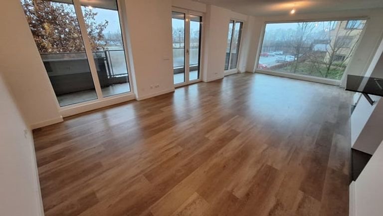 3-room apartment with terrace and parking - Image 7