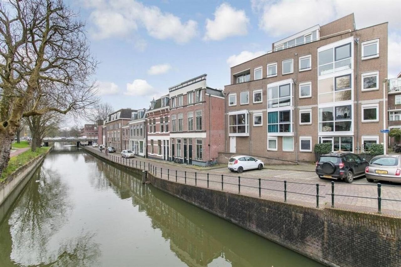 Waterfront Apartment in Utrecht - Image 1