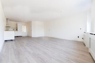 Waterfront Apartment in Utrecht - Image 2