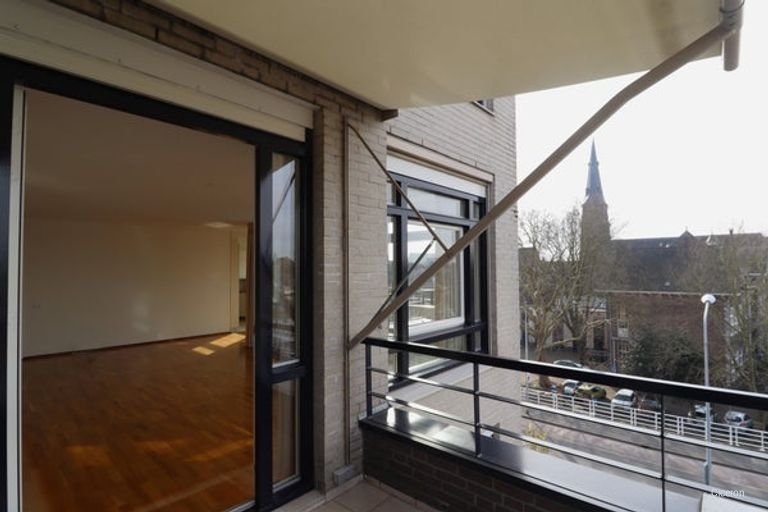 Maaszicht met balkon en eigen parkeerplek - Afbeelding 7