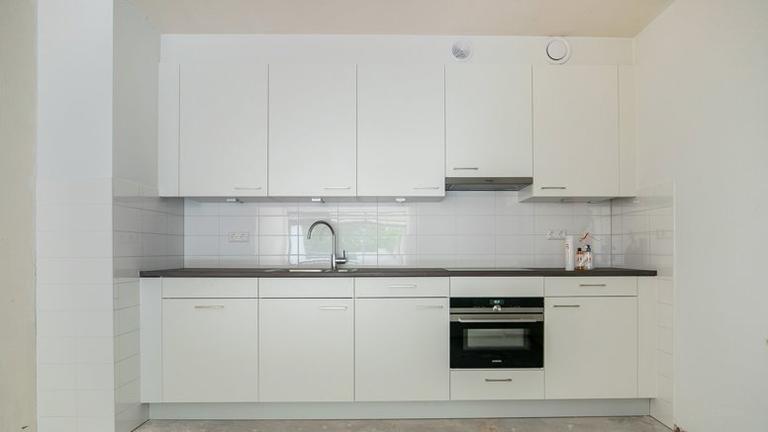 Bright 85 m² apartment with terrace in the Merenwijk - Image 4