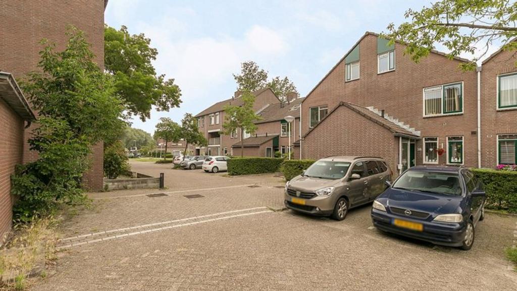 5-bedroom house in De Leyens - Image 1