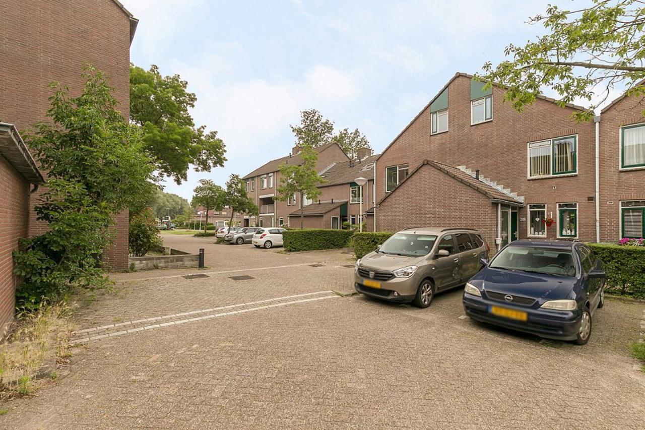 5-bedroom house in De Leyens - Image 2