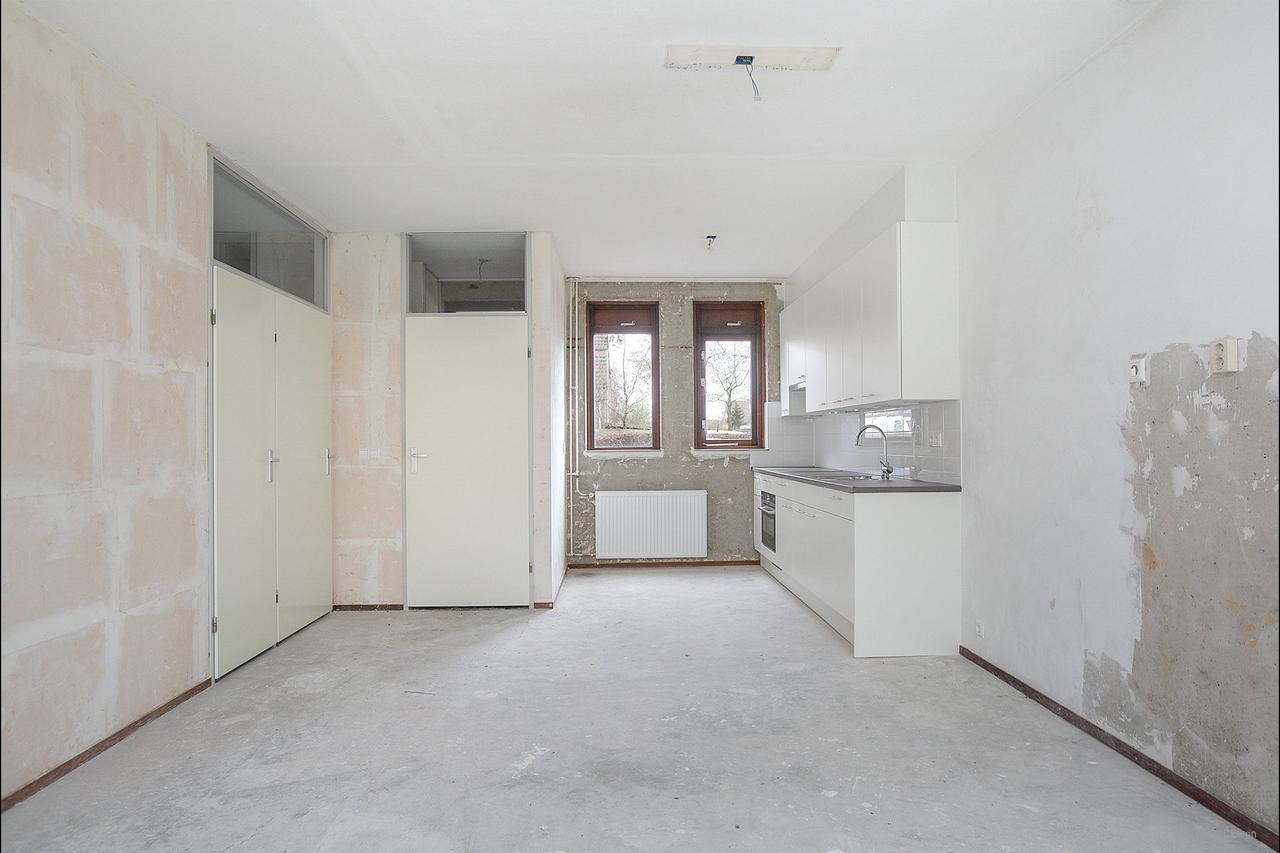 5-bedroom house with garden - Image 10