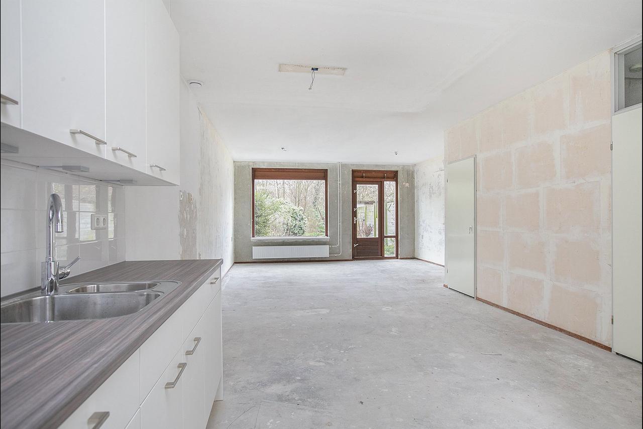 5-bedroom house with garden - Image 11