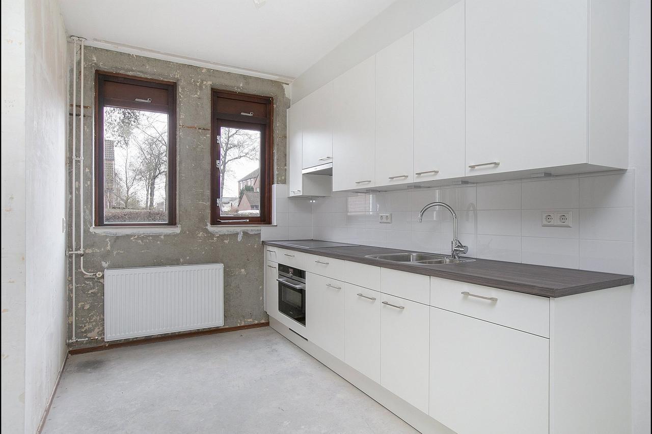 5-bedroom house with garden - Image 9