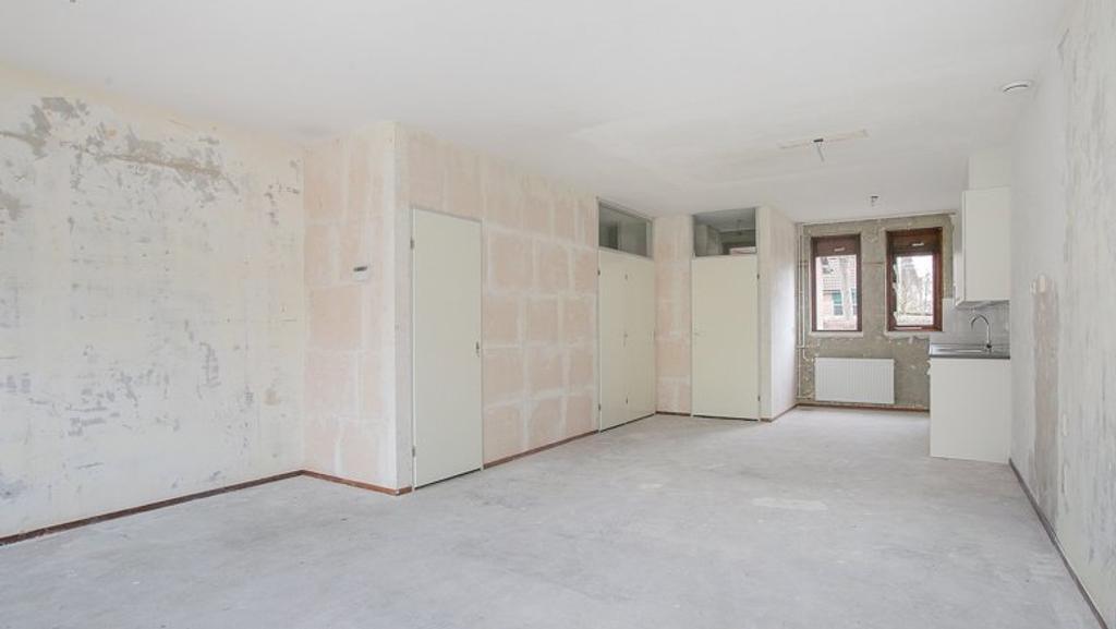 5-bedroom house with garden - Image 3