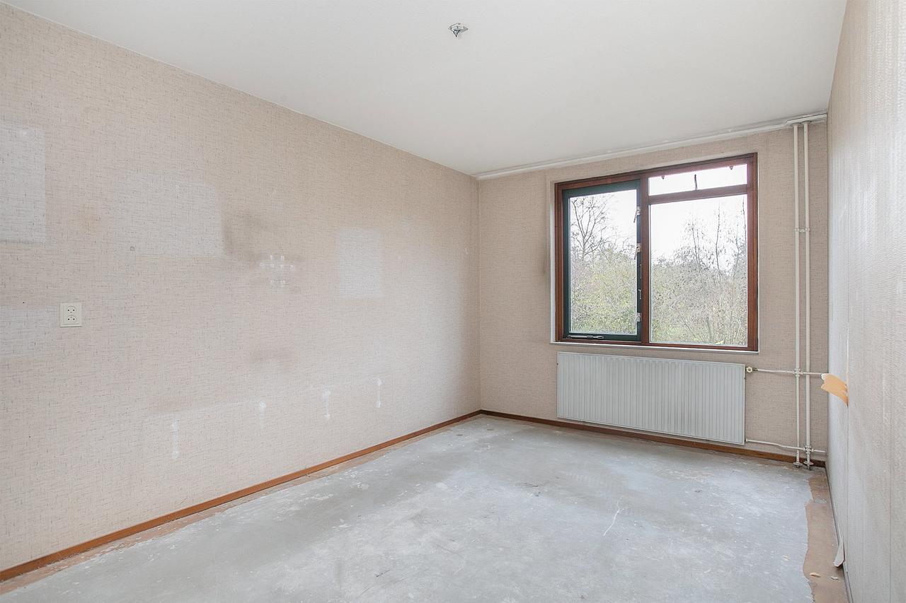 5-bedroom house with garden - Image 13