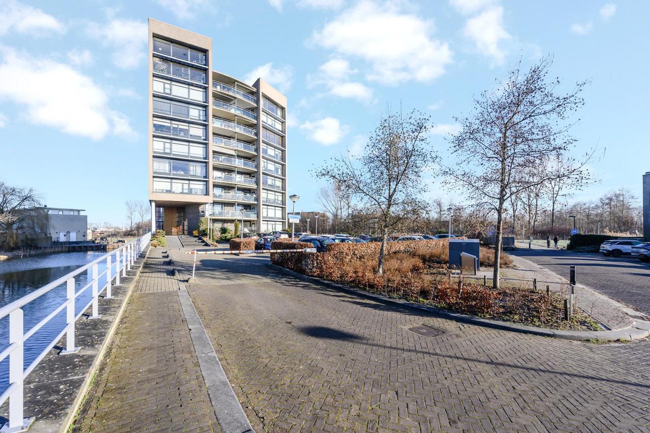 Gemeubileerd 3-kamerappartement met balkon - Afbeelding 1