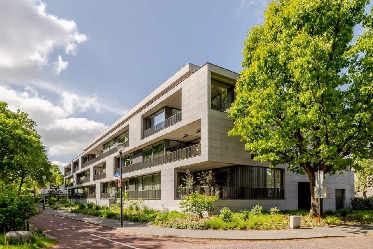 175 m² hoekappartement met 2 parkeerplekken - Afbeelding 1