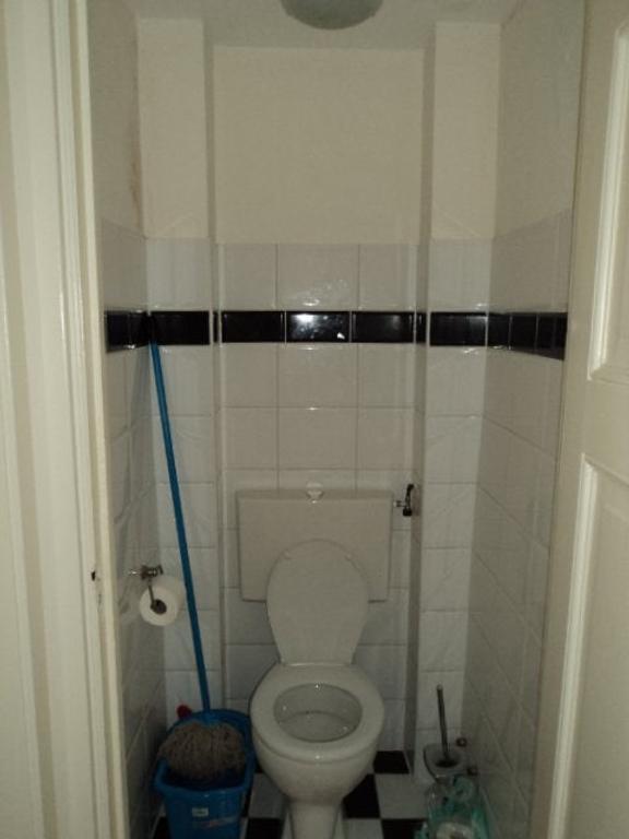 1-bedroom apartment near Koningsplein - Image 8