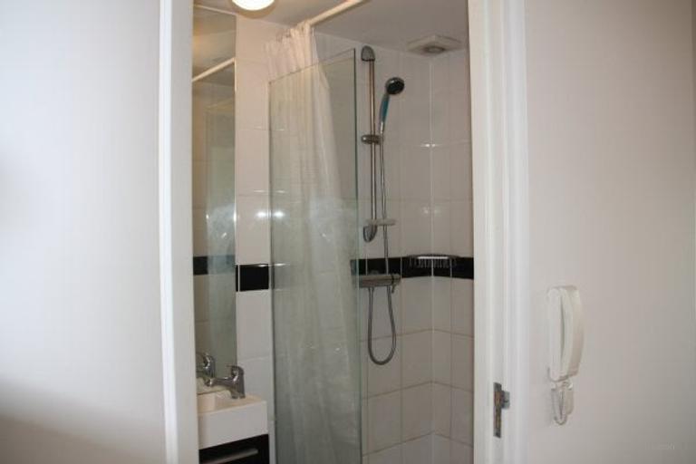 Gestoffeerd 2-kamer appartement met balkon - Afbeelding 2