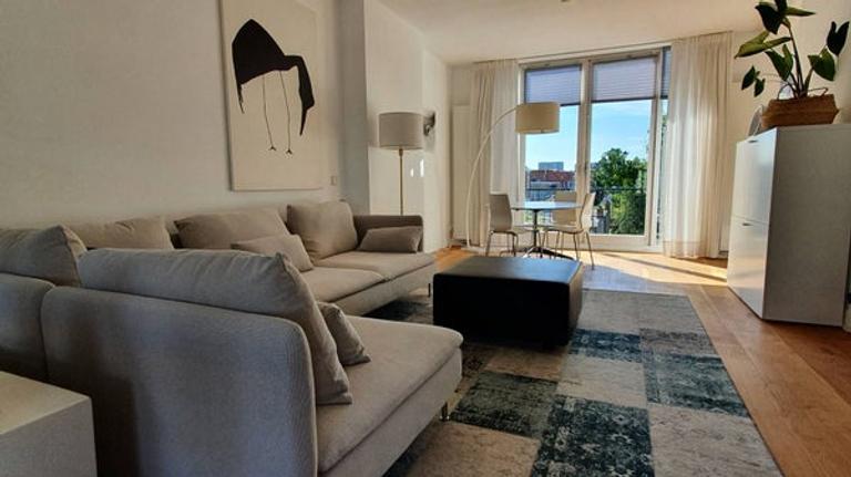 Furnished apartment with terrace - Image 3