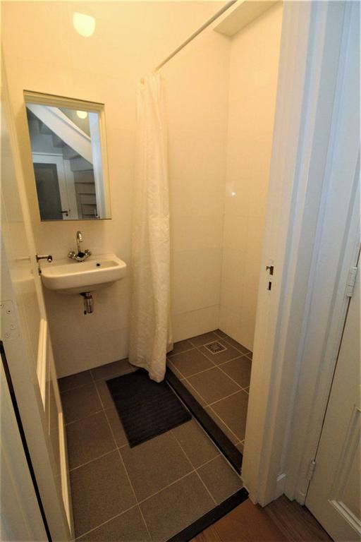 Furnished apartment with terrace - Image 13