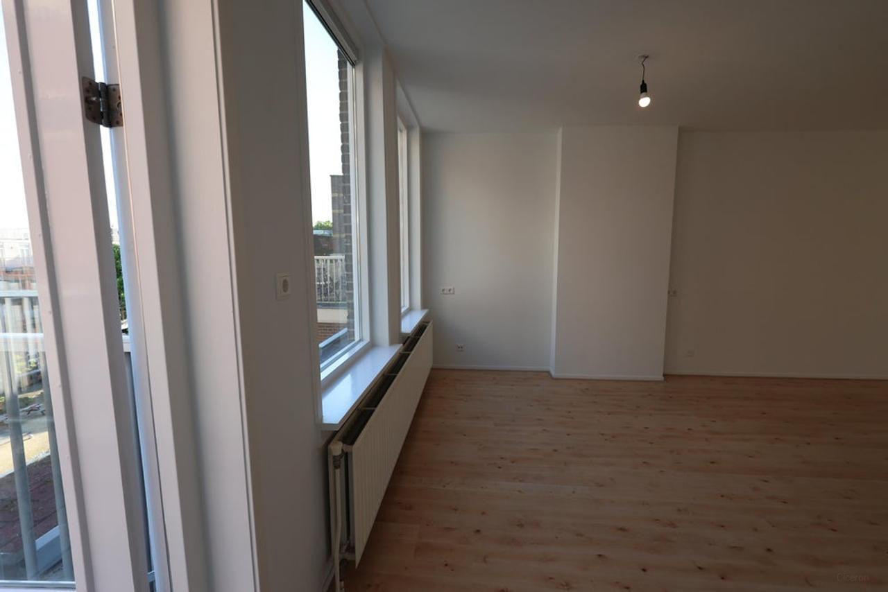 Lichte studio met terras bij Amstel - Afbeelding 14