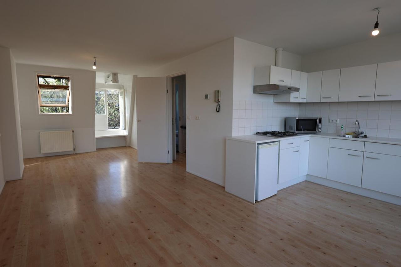 Lichte studio met terras bij Amstel - Afbeelding 15