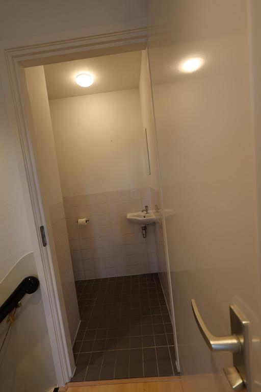 Lichte studio met terras bij Amstel - Afbeelding 20