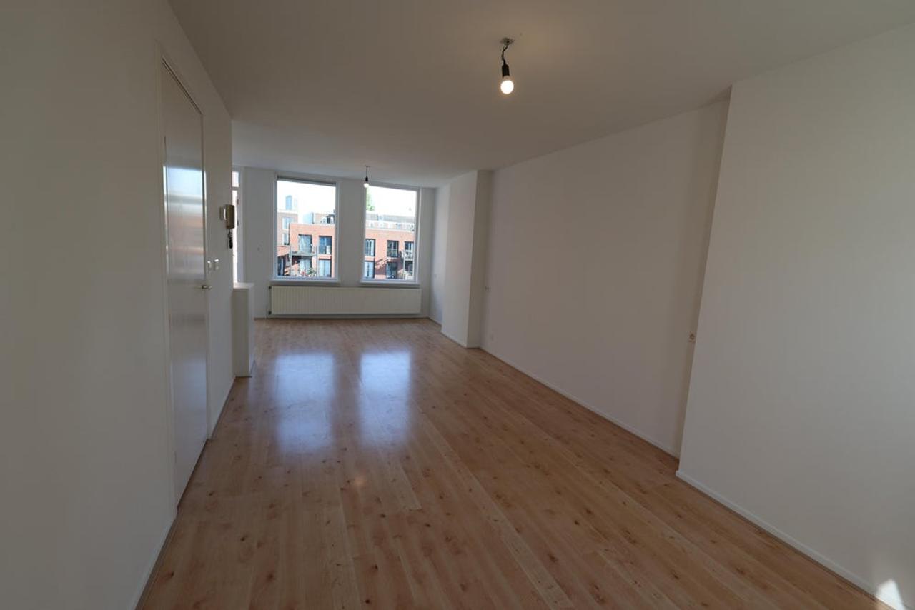 Lichte studio met terras bij Amstel - Afbeelding 3