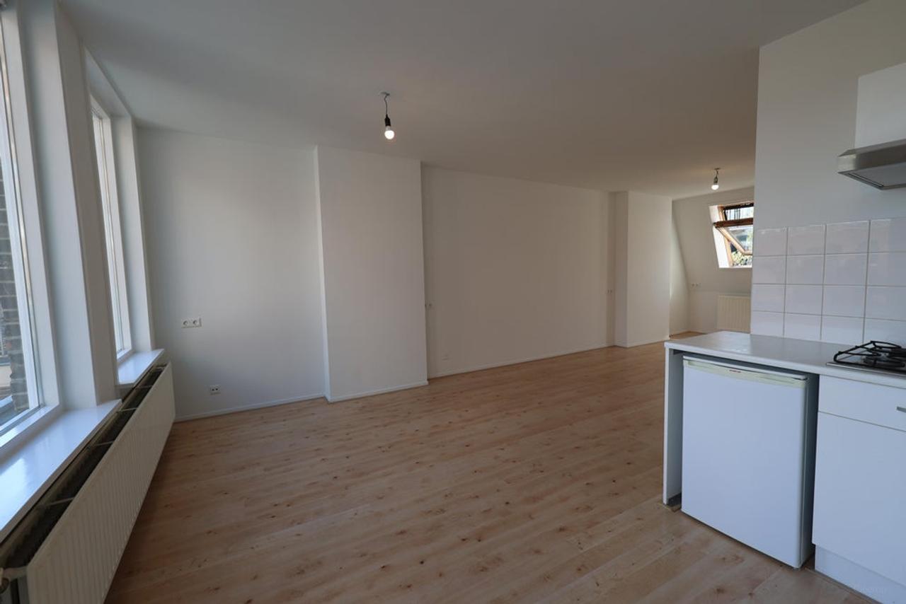 Lichte studio met terras bij Amstel - Afbeelding 13