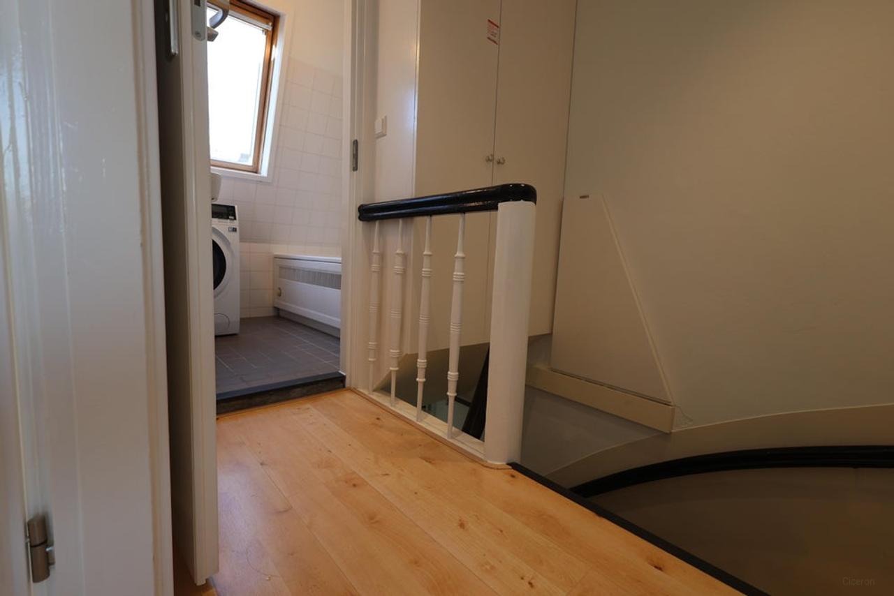 Lichte studio met terras bij Amstel - Afbeelding 19