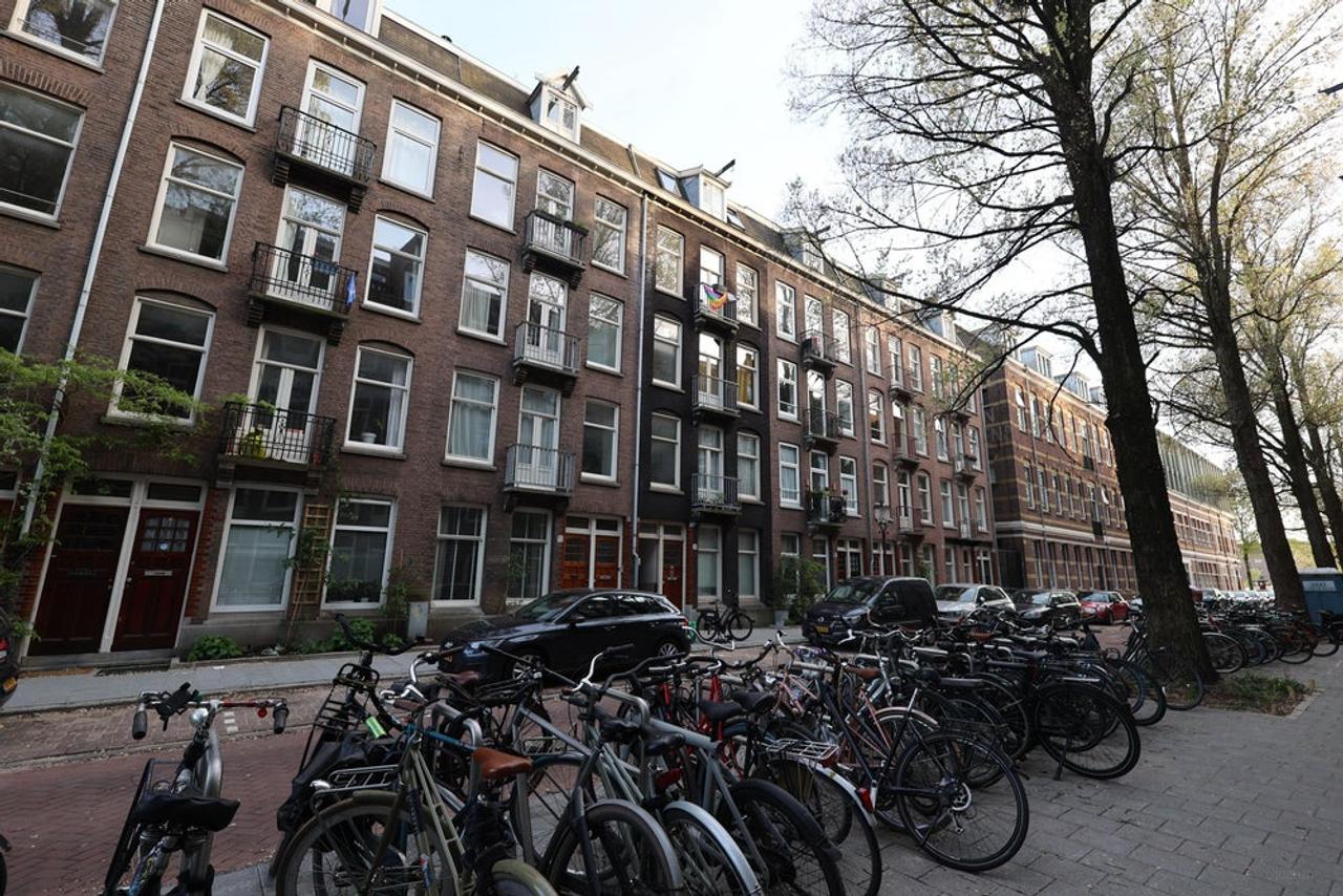 Lichte studio met terras bij Amstel - Afbeelding 1