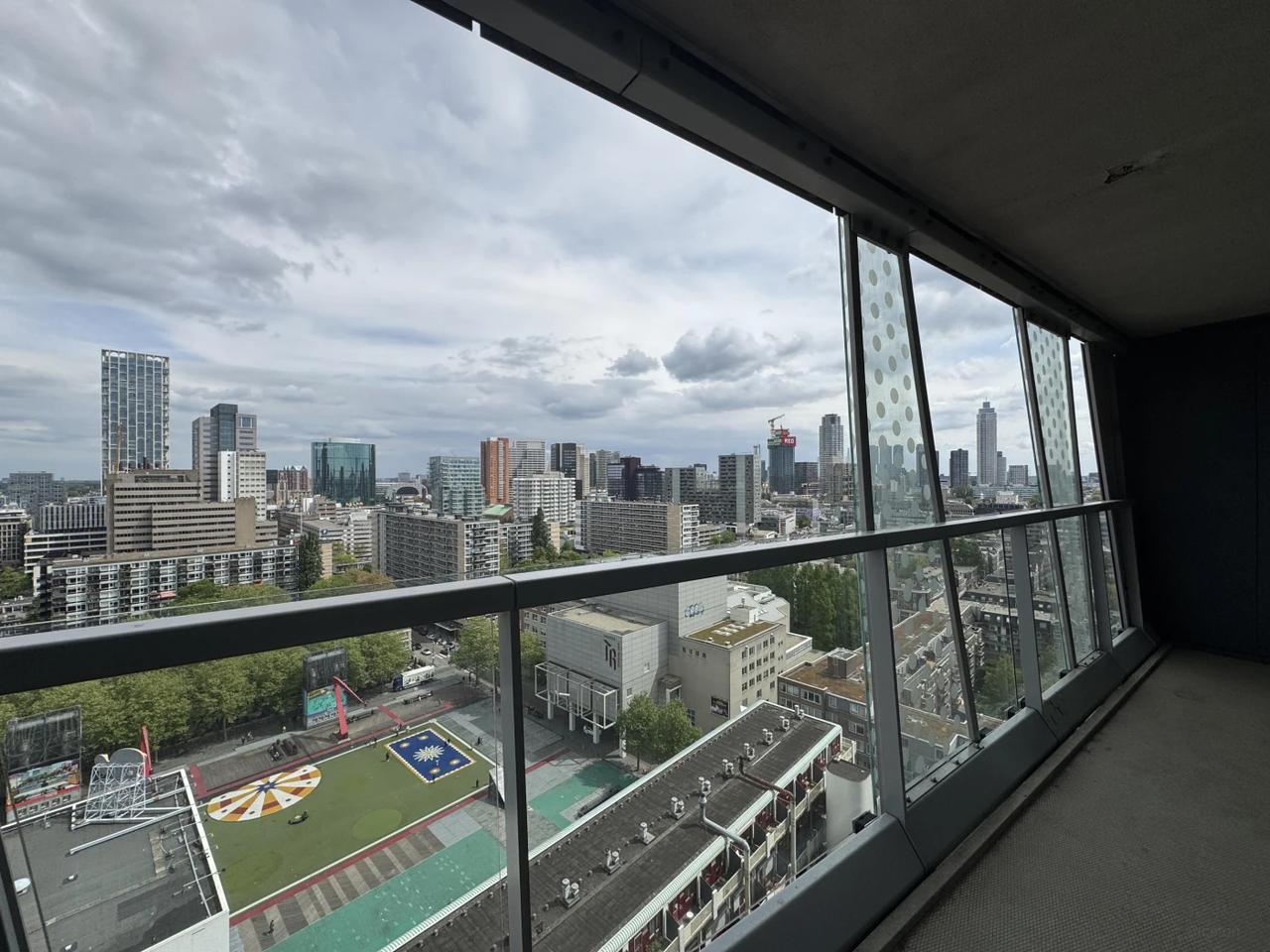 18e etage met balkon bij CS - Afbeelding 4