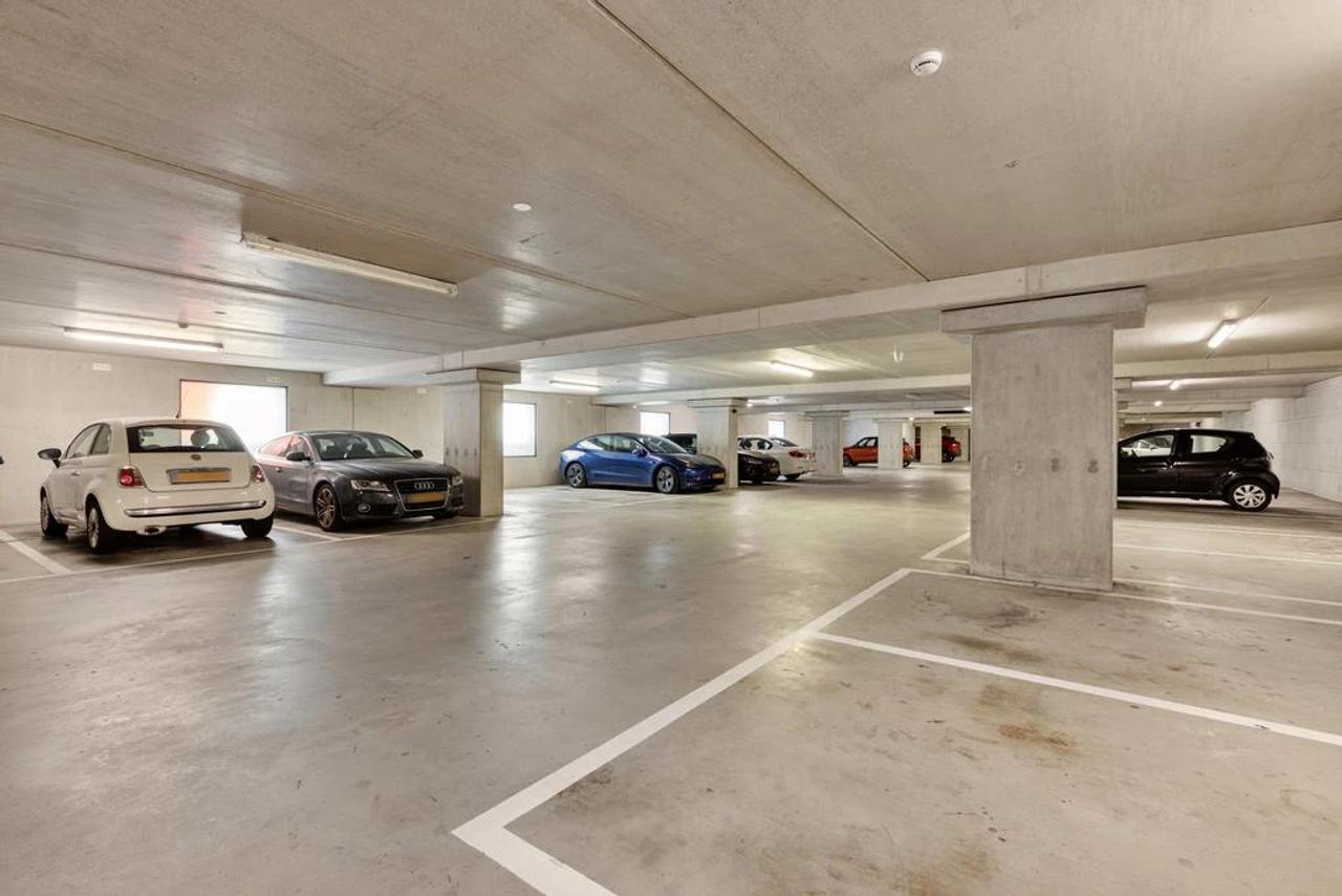 18e etage met balkon bij CS - Afbeelding 18
