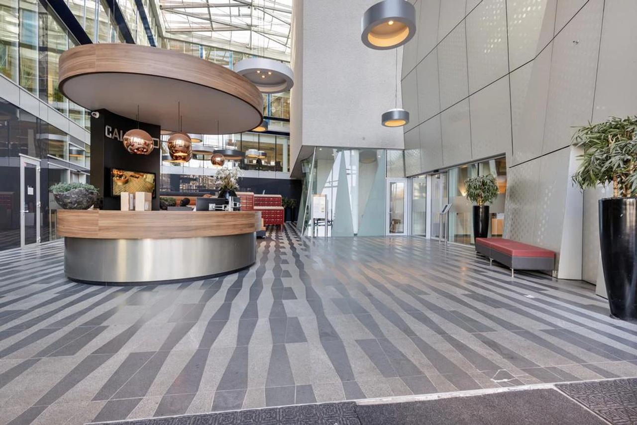 18e etage met balkon bij CS - Afbeelding 5