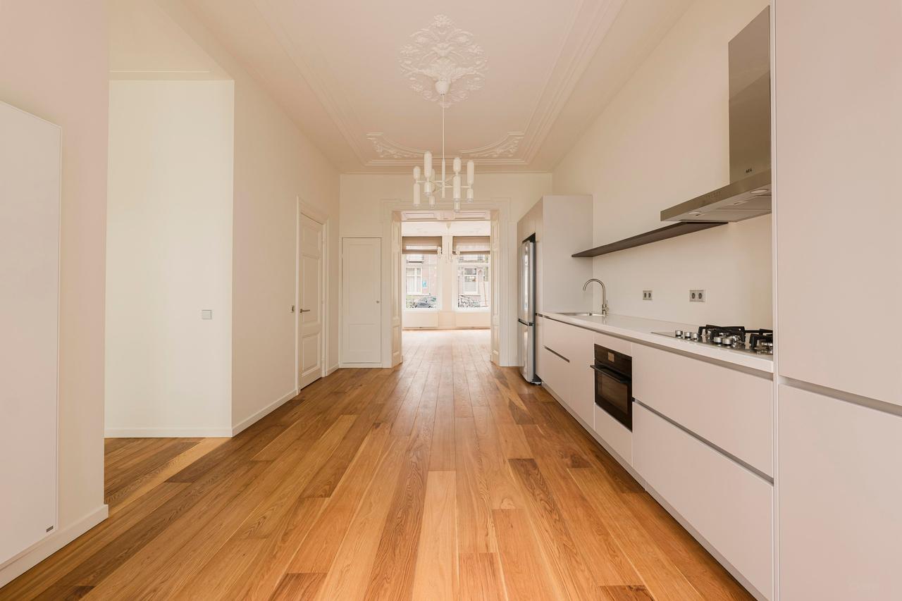 144 m2 family home with garden in Oud-Zuid - Image 1