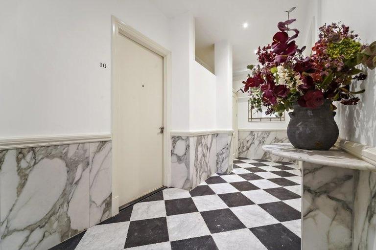 100 m² apartment with garden - Image 4