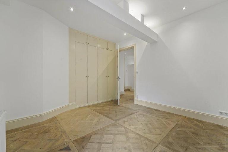100 m² apartment with garden - Image 16