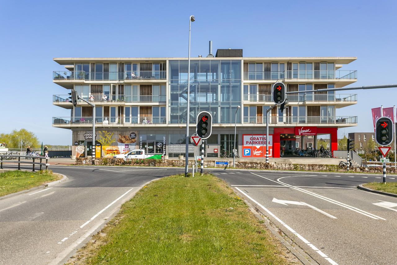 Driekamerappartement met terras in Almere - Afbeelding 1