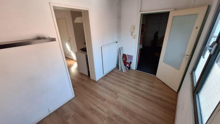 Self-contained studio with separate bedroom - Image 7