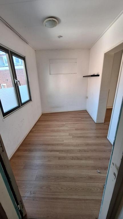 Self-contained studio with separate bedroom - Image 6