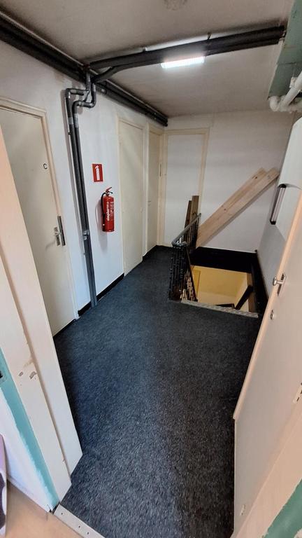 Self-contained studio with separate bedroom - Image 4