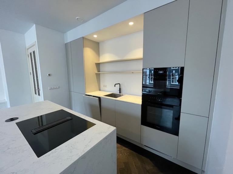 Appartement met balkon in De Pijp - Afbeelding 1