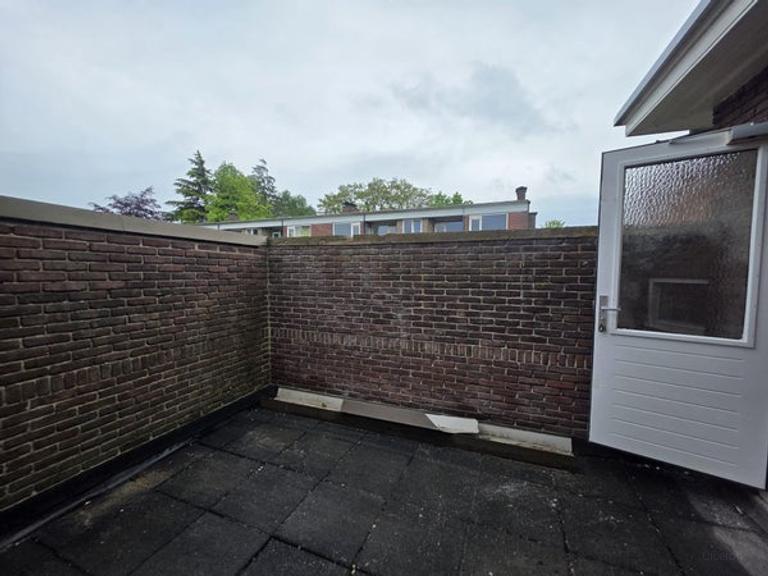 Room (14m²) with private shower and pantry in Enschede - Image 6