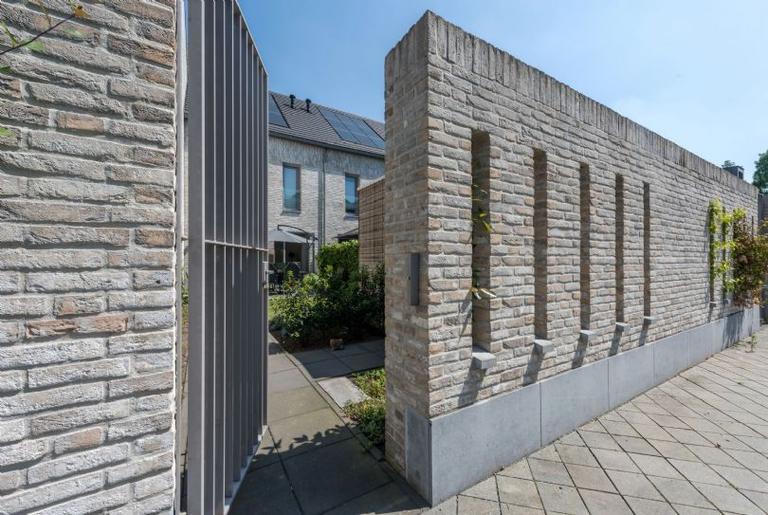 Townhouse with garden and parking space - Image 21