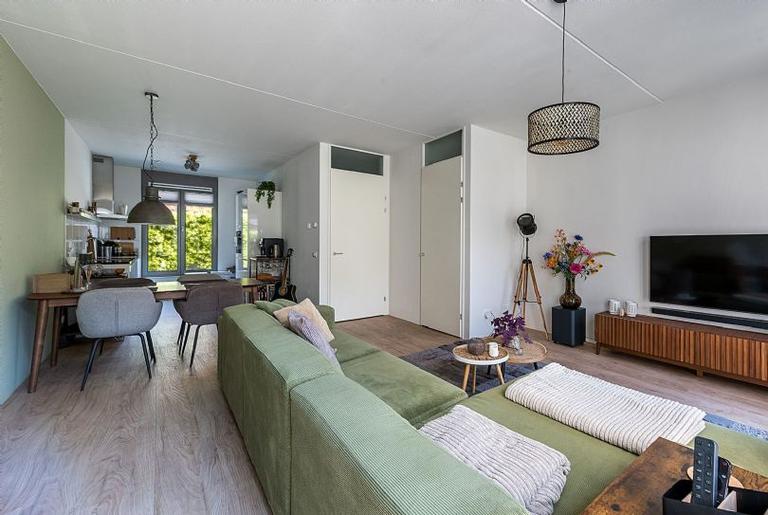 Townhouse with garden and parking space - Image 9