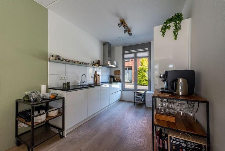 Townhouse with garden and parking space - Image 10